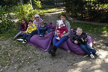 BdF schenkt der interkulturellen Kita "Fantasie-Kinderhaus" Sitzsäcke