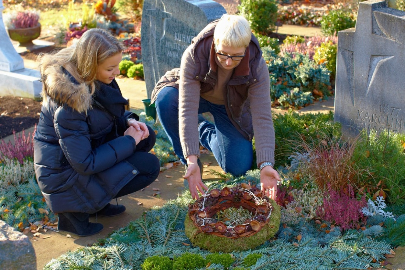 Herbstleuchten auf dem Friedhof FOTO